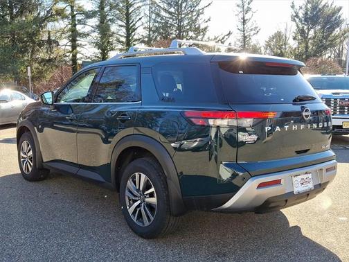2025 Nissan Pathfinder SL 4WD