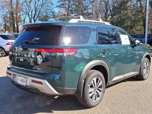 2025 Nissan Pathfinder SL 4WD