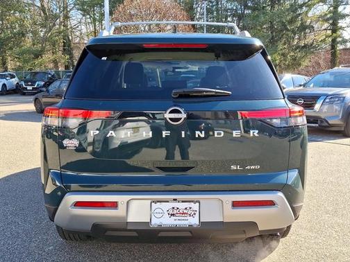 2025 Nissan Pathfinder SL 4WD