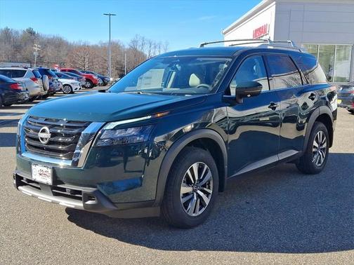 2025 Nissan Pathfinder SL 4WD