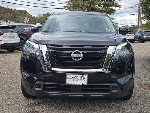 2024 Nissan Pathfinder S 4WD