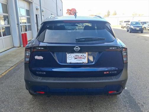 2025 Nissan Kicks SR