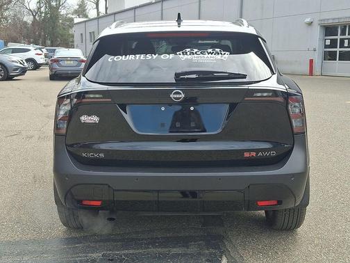 2025 Nissan Kicks SR