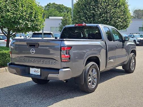 2025 Nissan Frontier SV