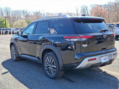 2025 Nissan Pathfinder SL 4WD