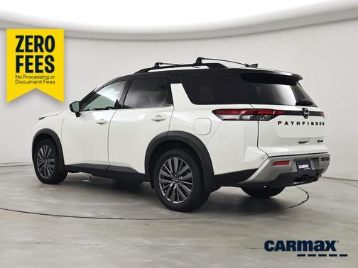 White 2023 Nissan Pathfinder SL