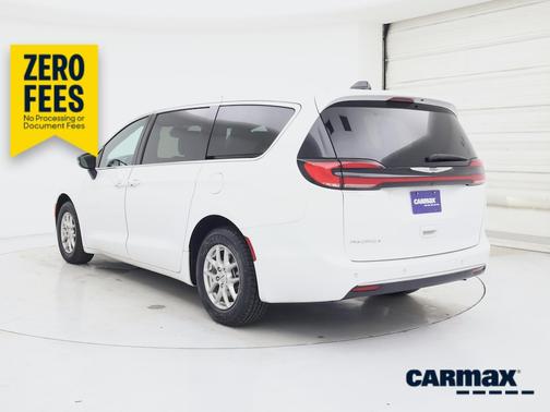 White 2025 Chrysler Pacifica Select