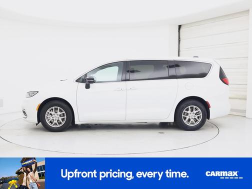 White 2025 Chrysler Pacifica Select