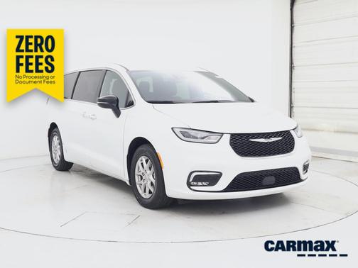 White 2025 Chrysler Pacifica Select