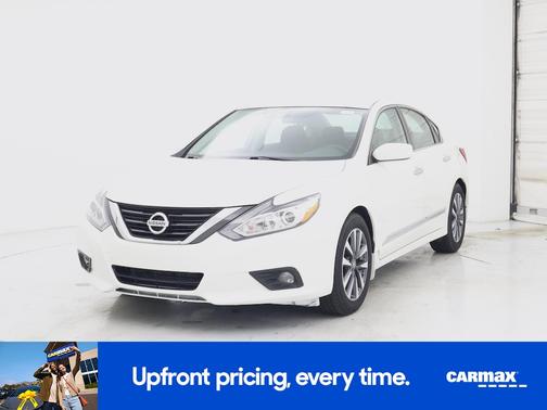White 2017 Nissan Altima SV