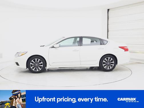 White 2017 Nissan Altima SV