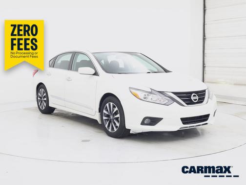 White 2017 Nissan Altima SV