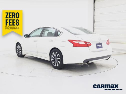 White 2017 Nissan Altima SV