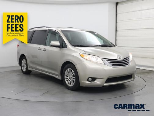 Gold 2017 Toyota Sienna XLE