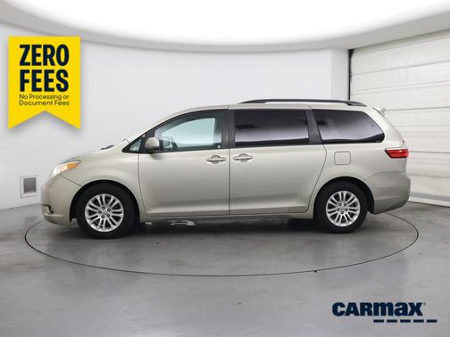 Gold 2017 Toyota Sienna XLE