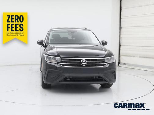 Black 2022 Volkswagen Tiguan SE
