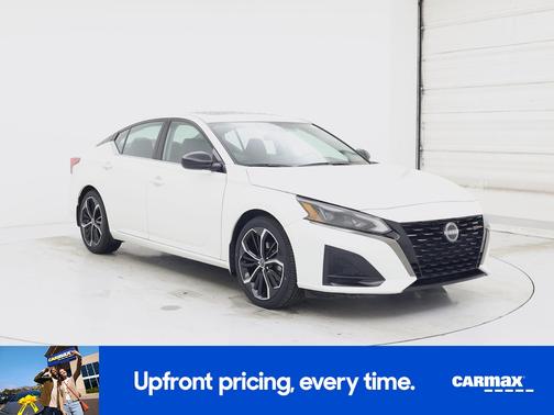 White 2023 Nissan Altima SR