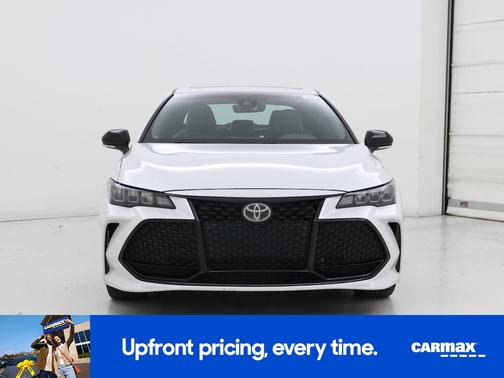 White 2019 Toyota Avalon XSE