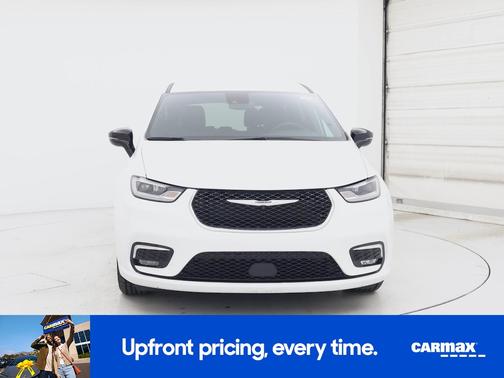White 2025 Chrysler Pacifica Select