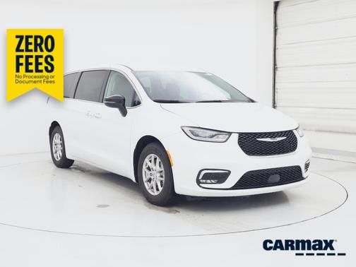 White 2024 Chrysler Pacifica Touring L