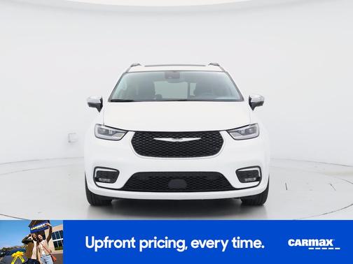 White 2023 Chrysler Pacifica Limited