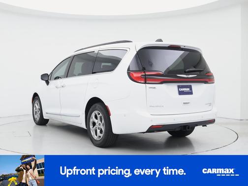 White 2023 Chrysler Pacifica Limited