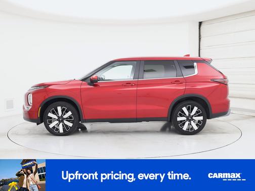 Red 2025 Mitsubishi Outlander SE