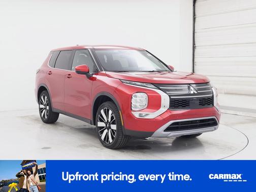 Red 2025 Mitsubishi Outlander SE