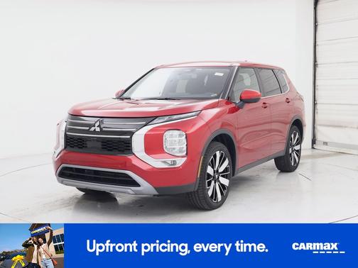 Red 2025 Mitsubishi Outlander SE
