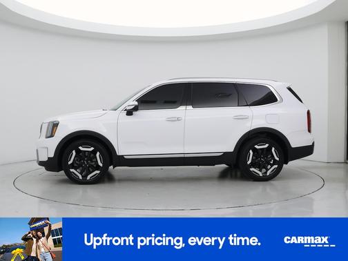 White 2023 Kia Telluride S