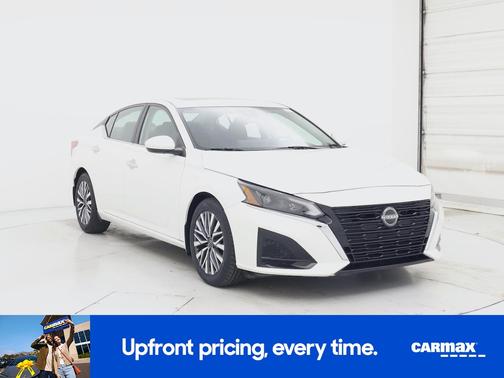 White 2023 Nissan Altima SV