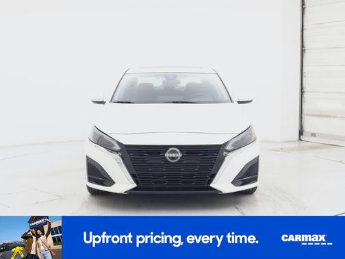 White 2023 Nissan Altima SV