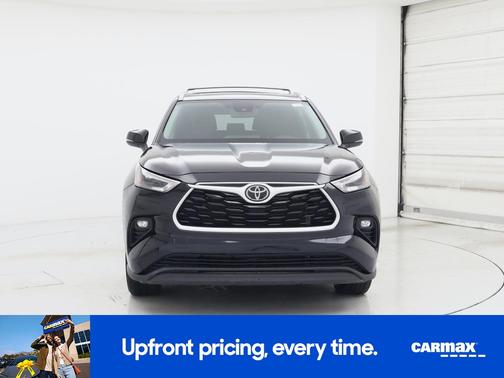 Black 2023 Toyota Highlander XLE