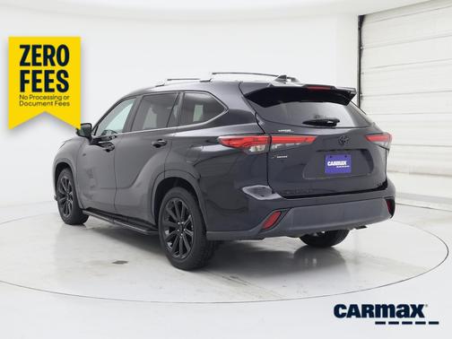 Black 2023 Toyota Highlander XLE