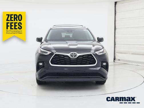 Black 2023 Toyota Highlander XLE