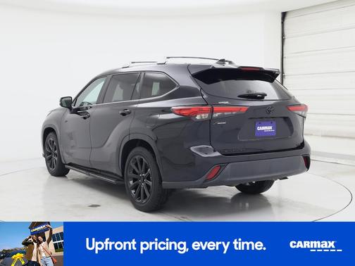 Black 2023 Toyota Highlander XLE