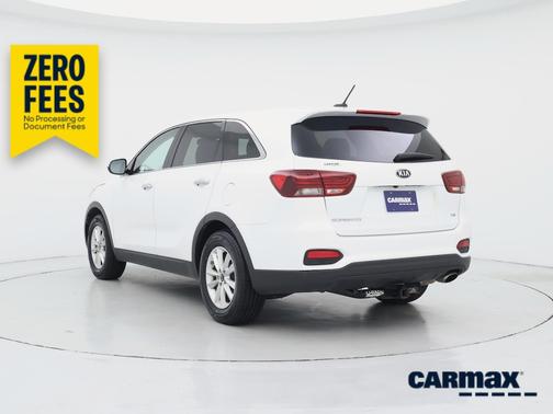 White 2019 Kia Sorento LX