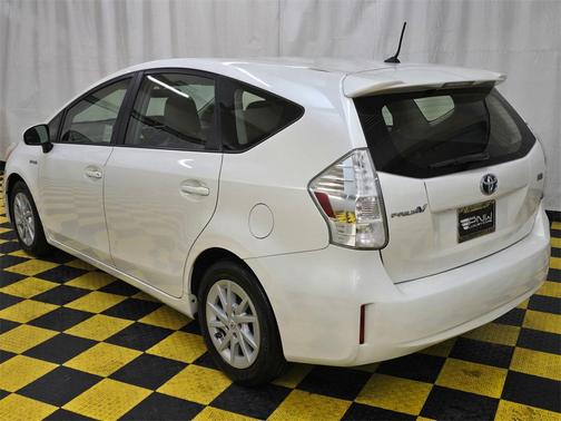 2014 Toyota Prius v Two
