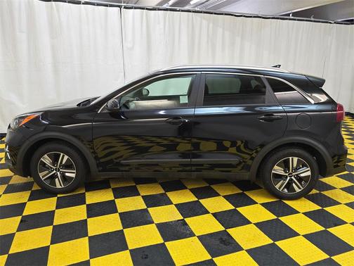 2022 Kia Niro LXS
