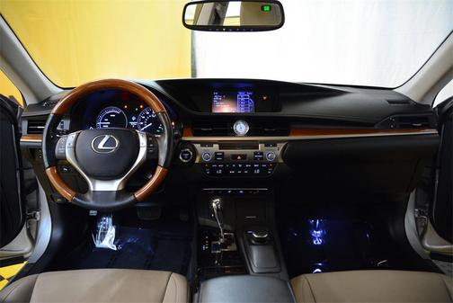 2013 Lexus ES 300h Base