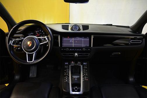 2020 Porsche Macan Base