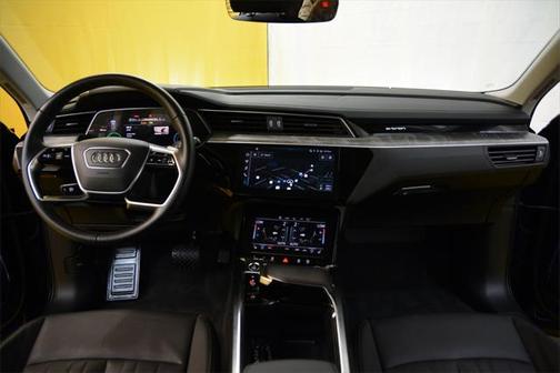 2022 Audi e-tron Premium Plus