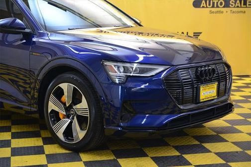 2022 Audi e-tron Premium Plus