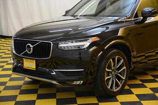 2018 Volvo XC90 T6 Momentum