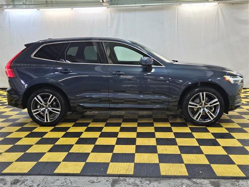 2020 Volvo XC60 T5 Momentum