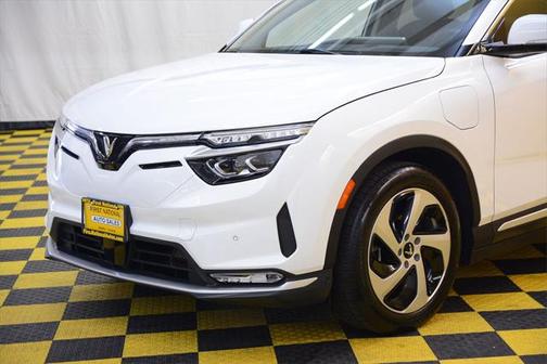 2023 VinFast VF 8 Eco