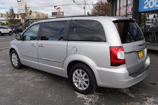 2011 Chrysler Town & Country Touring-L