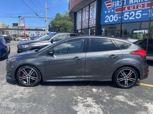 Photo 2 of 23 of 2018 Ford Focus ST Base