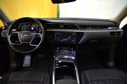 2021 Audi e-tron Premium Plus