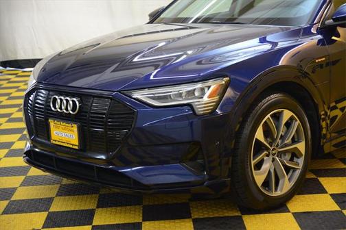2021 Audi e-tron Premium Plus